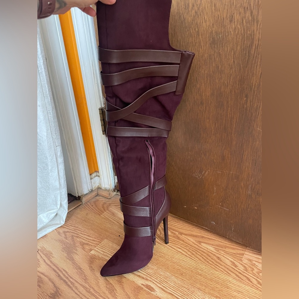 Burgundy high heeled knee high boots brand new never worn! Size 7.5 JustFab